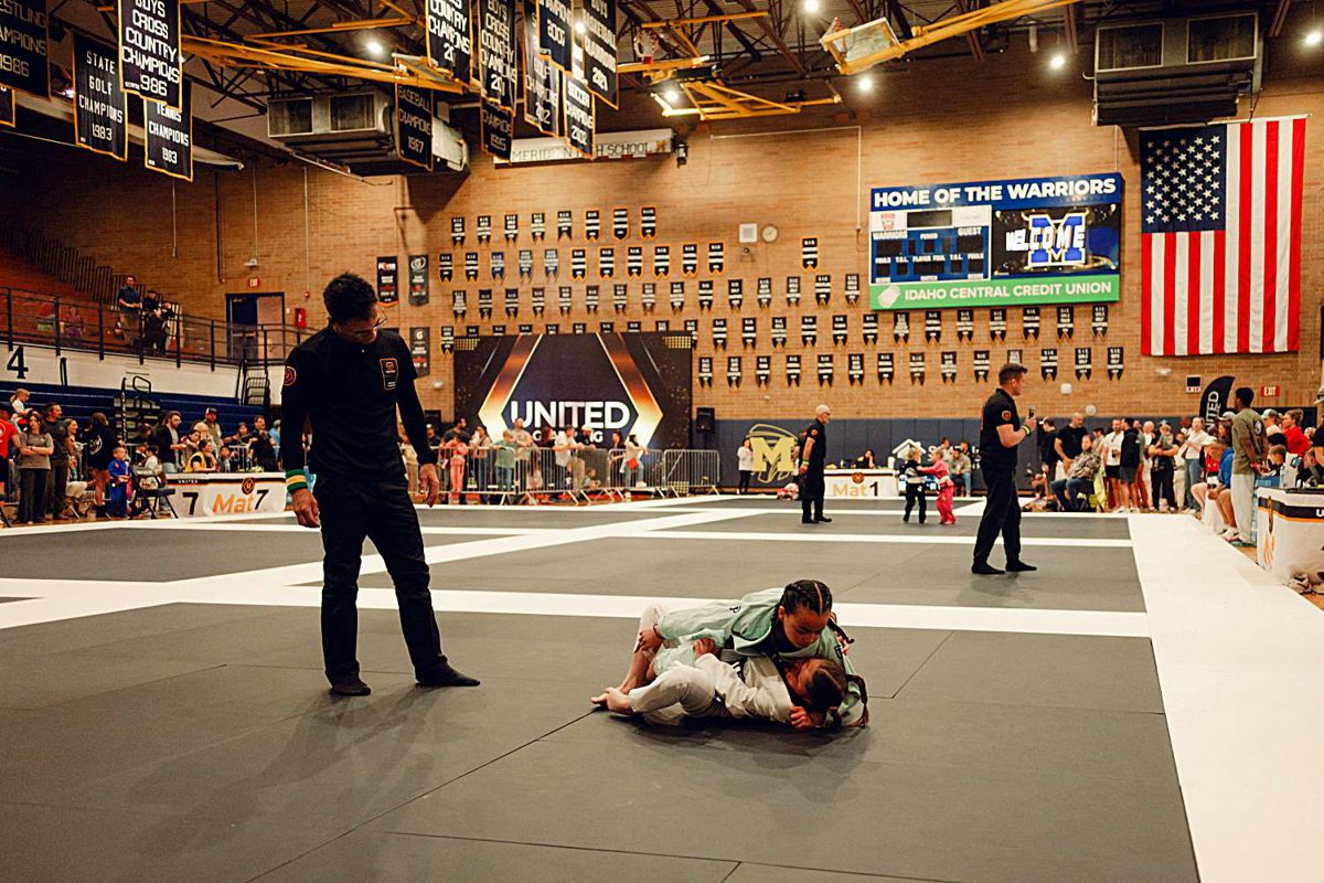 Athlete finishing a submission in front of the crowd